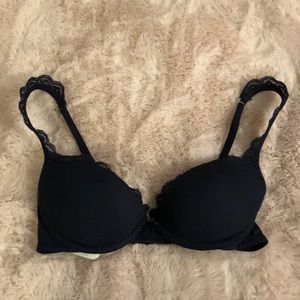 Gilly Hicks bra